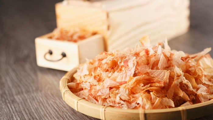 Cá ngừ bào giàu protein, thường được dùng để nấu nước dùng dashi thanh ngọt