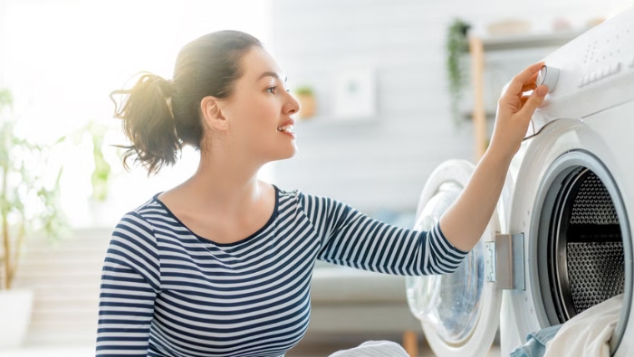 Giặt và sấy quần áo ở nhiệt độ trên 60 độ C giúp tiêu diệt triệt để rệp giường và trứng rệp