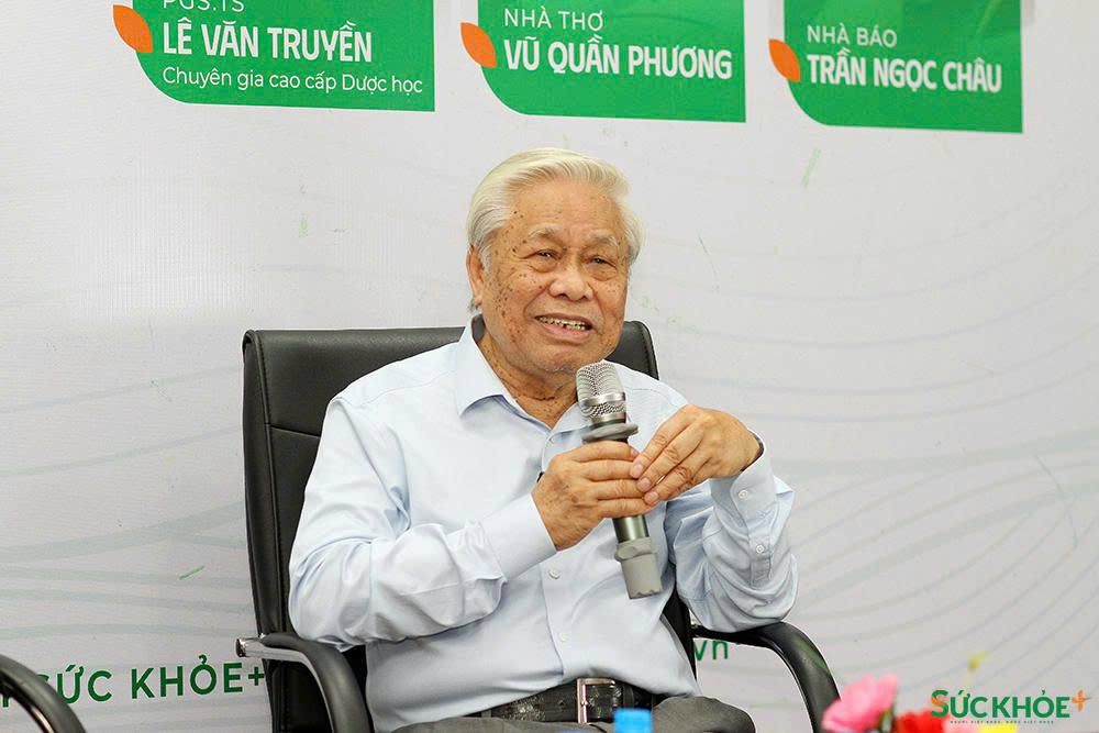 Nhà thơ Vũ Quần Phương, một bác sĩ y khoa, nhà báo và nhà phê bình văn học với cuộc đời hoạt động nghệ thuật sôi nổi - Ảnh: Hiệp Nguyễn/Sức khỏe+