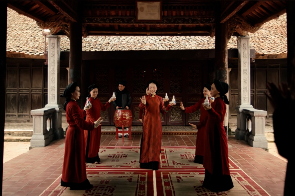 Không gian đình cổ Hùng Lô trong MV “Thử Lòng Quân Tử” 