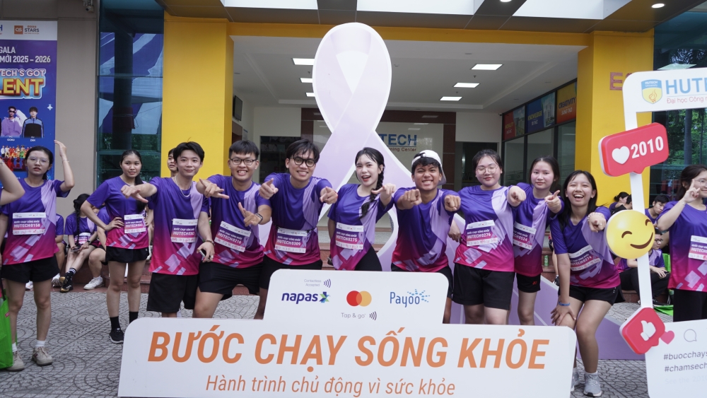 Sinh viên các trường đại học tham gia giải chạy “Bước Chạy Sống khỏe” - Ảnh: Ban tổ chức