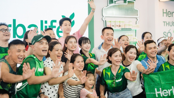 Đông đảo runner tham gia giao lưu tại gian hàng Herbalife ở Nghệ An