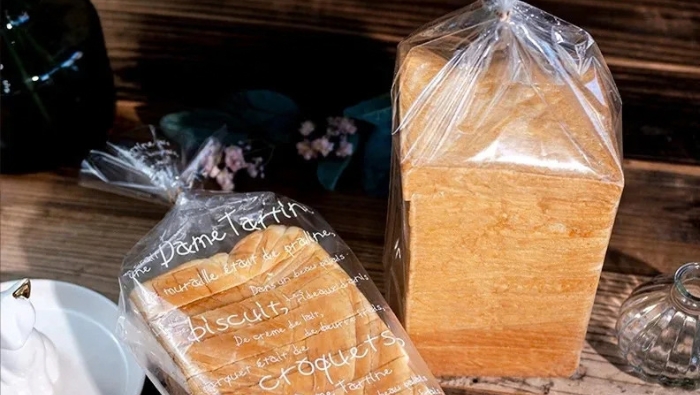 Buộc chặt miệng túi ngay sau khi lấy bánh mì gối để tránh lây nhiễm bào tử mốc