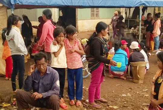 Ăn tại đám tang, 114 người ngộ độc