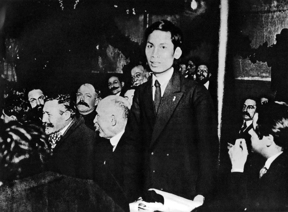 Ngắm nhìn lại những hình ảnh lịch sử xúc động về Chủ tịch Hồ Chí Minh - Ảnh 2