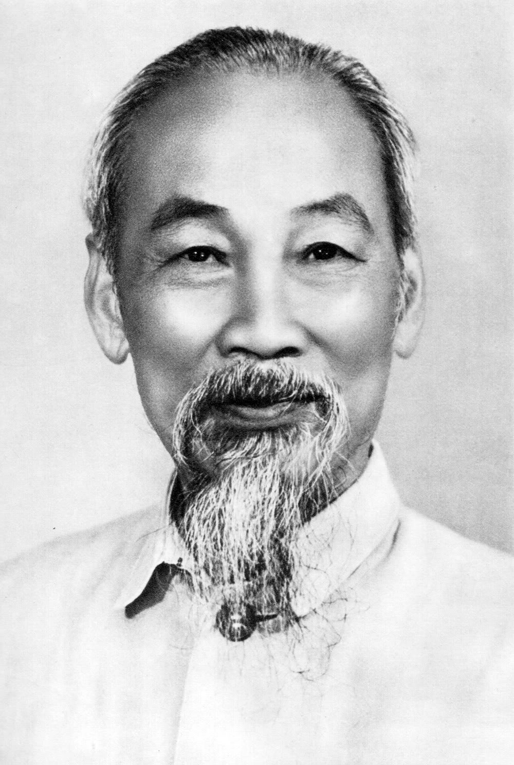 Ngắm nhìn lại những hình ảnh lịch sử xúc động về Chủ tịch Hồ Chí Minh - Ảnh 31