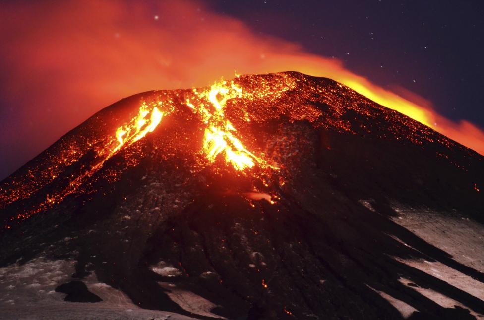 Cảnh tượng kỳ vỹ của núi lửa Chile phun trào - Ảnh 6