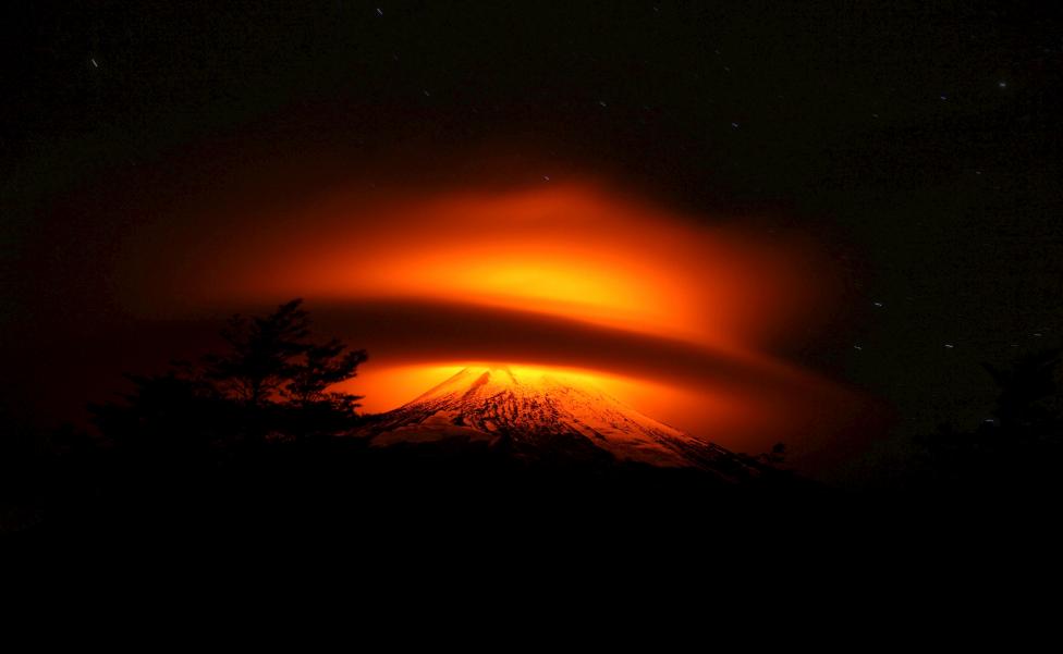 Cảnh tượng kỳ vỹ của núi lửa Chile phun trào - Ảnh 2