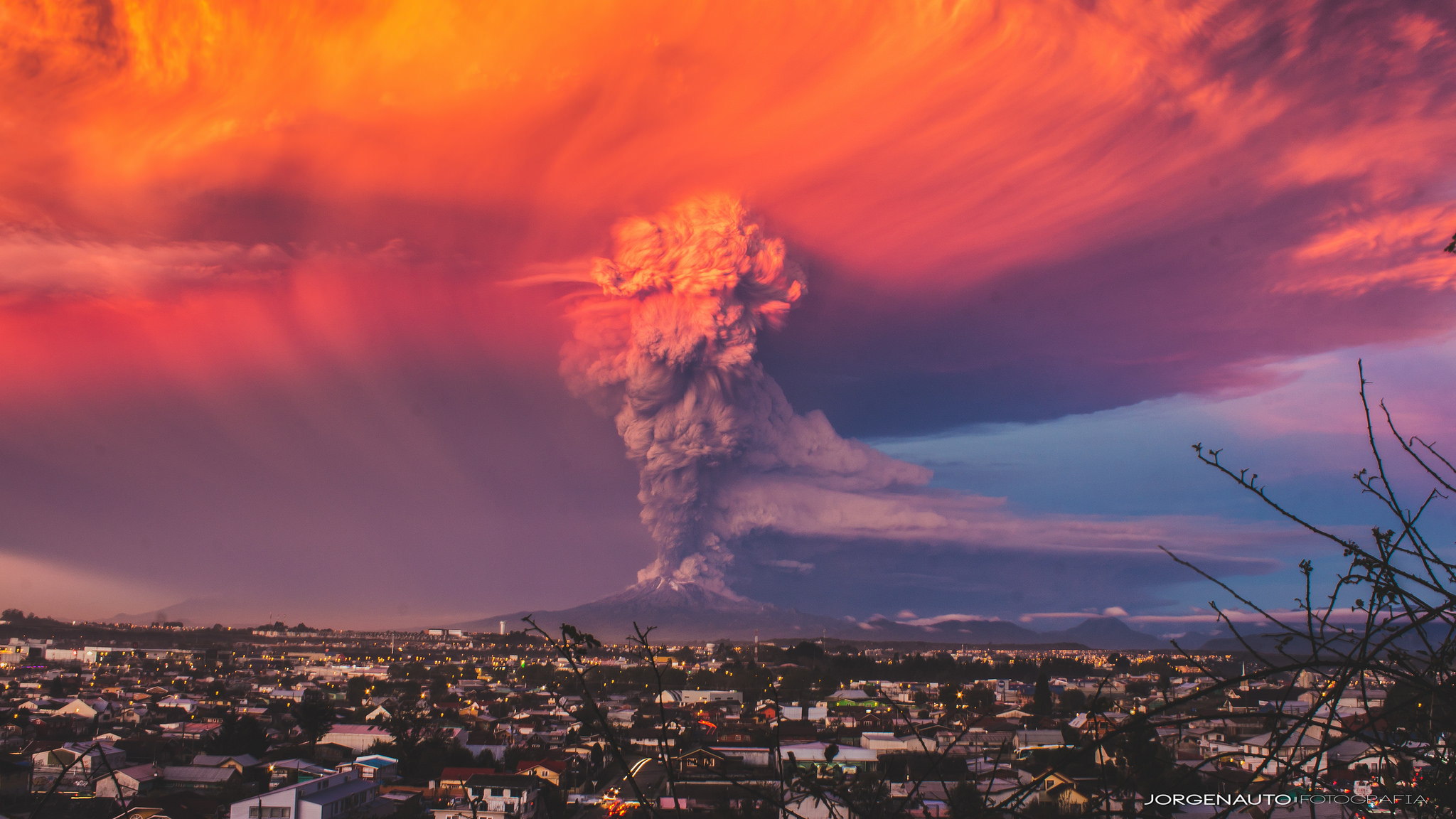 Cảnh tượng kỳ vỹ của núi lửa Chile phun trào - Ảnh 9