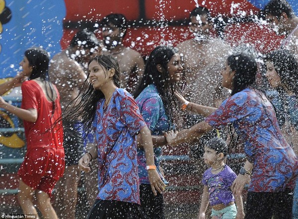 Ấn Độ: Hơn 1.100 người chết do nắng nóng  - Ảnh 16
