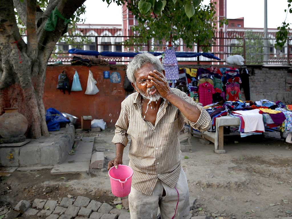 Ấn Độ: Hơn 1.100 người chết do nắng nóng  - Ảnh 7