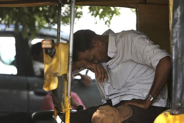Chùm ảnh nắng nóng kinh hoàng ở Ấn Độ khiến 1.412 người chết - Ảnh 3