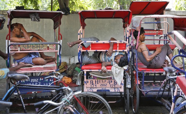 Chùm ảnh nắng nóng kinh hoàng ở Ấn Độ khiến 1.412 người chết - Ảnh 4