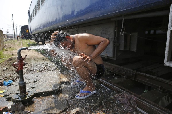 Chùm ảnh nắng nóng kinh hoàng ở Ấn Độ khiến 1.412 người chết - Ảnh 6