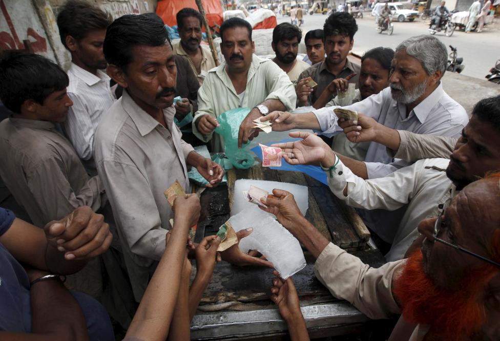 Gần 700 người chết vì nắng nóng kỷ lục tại Pakistan - Ảnh 13