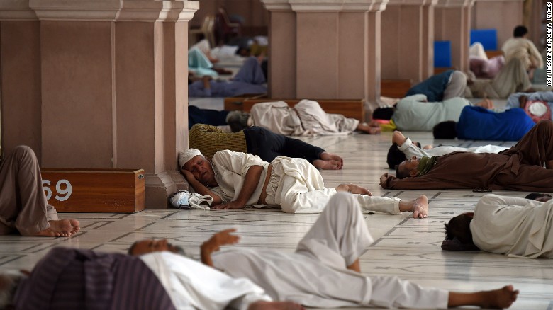 Gần 700 người chết vì nắng nóng kỷ lục tại Pakistan - Ảnh 11