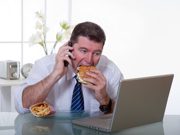 Photo: Tại sao không nên ăn trưa tại bàn làm việc? - Ảnh 6