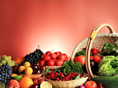 Detox bằng cách thường xuyên ăn rau sống, các loại hoa quả, một lần một tuần để giúp cơ thể bạn thải ra các độc tố độc hại