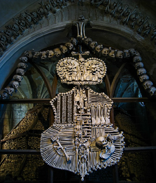 Rùng rợn nhà thờ dùng 70.000 bộ xương, sọ người để trang trí - Ảnh 6