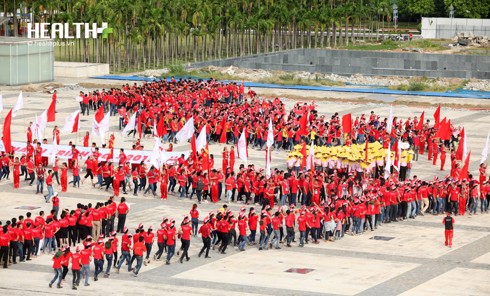 Tổng kết Hành trình đỏ 2015: 3.000 bạn trẻ xếp hình cánh chim hạc  - Ảnh 9