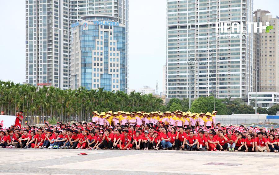Tổng kết Hành trình đỏ 2015: 3.000 bạn trẻ xếp hình cánh chim hạc  - Ảnh 6