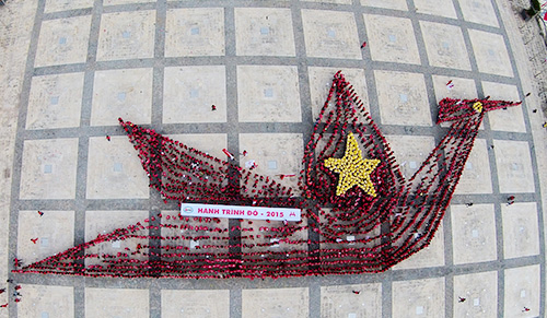 Tổng kết Hành trình đỏ 2015: 3.000 bạn trẻ xếp hình cánh chim hạc  - Ảnh 11