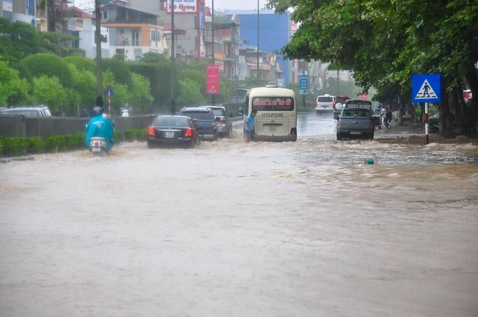 Chùm ảnh: Quảng Ninh chìm trong biển nước sau trận mưa lịch sử - Ảnh 3