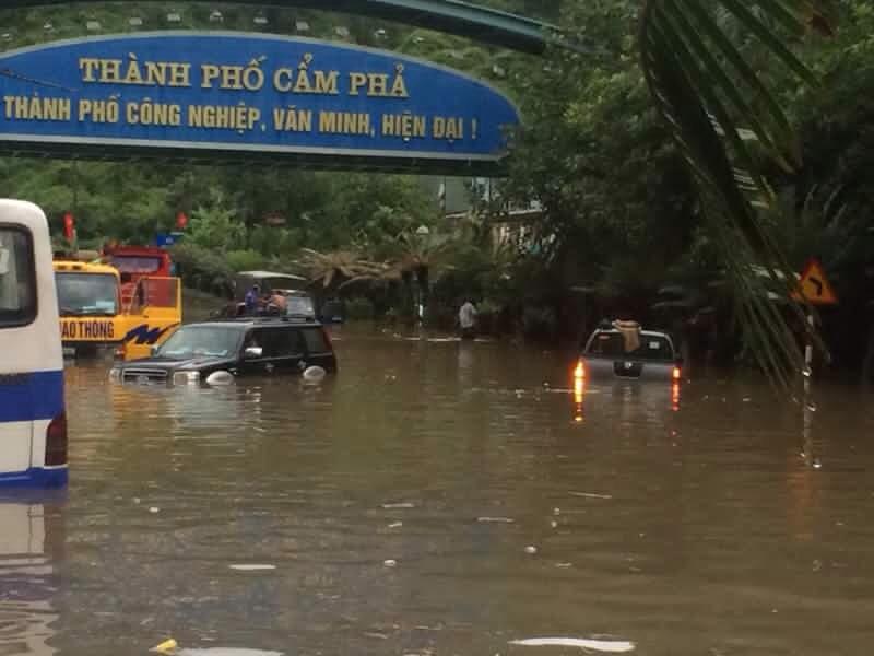 Chùm ảnh: Quảng Ninh chìm trong biển nước sau trận mưa lịch sử - Ảnh 7