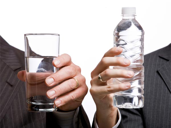 7 lý do để bạn ngừng sử dụng nước uống đóng chai - Ảnh 2