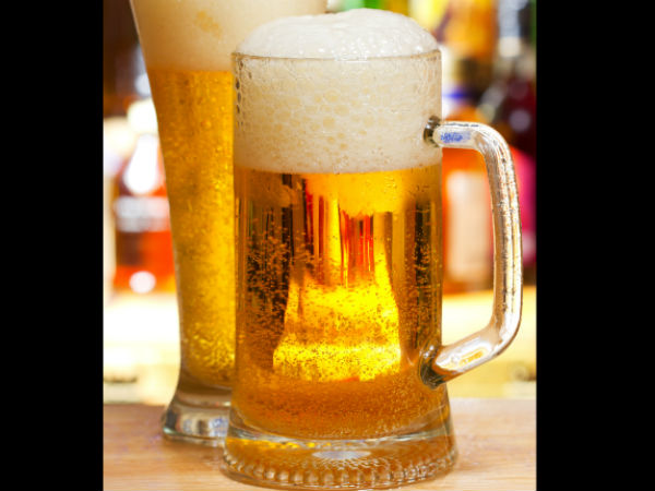 Chỉ cần uống hai cốc bia mỗi ngày, bạn sẽ có nguy cơ cao mắc bệnh Alzheimer khi về già. Cồn trong bia, rượu gây phá hủy các tế bào thần kinh, dẫn đến suy giảm nhận thức