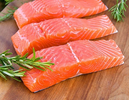  Cá: Cá cung cấp nhiều vitamin D, đóng vai trò quan trọng trong việc chuyển hóa và hấp thụ calci.