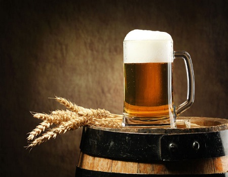 Bia: Bia chứa silicon, một chất thiết yếu giúp xương chắc khỏe. Đàn ông uống bia ở mức độ vừa phải sẽ giúp tăng mật độ xương, tuy nhiên không nên lạm dụng sẽ có hại cho sức khỏe.