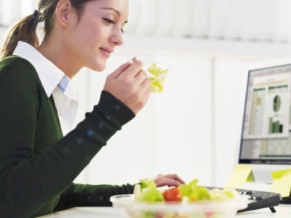 Một nghiên cứu chỉ ra rằng, ăn chuối cũng có thể giúp bạn cảm thấy no lâu, làm giảm cảm giác thèm ăn và hạn chế nguy cơ tăng cân, béo phì.