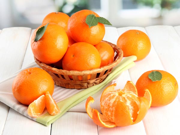 Cam: Ăn một quả cam hàng ngày là cách nhanh nhất để tăng lượng chất xơ cho cơ thể. Các chất xơ hòa tan có trong cam giúp hỗ trợ tiêu hóa, các chất xơ không hòa tan có lợi cho bệnh nhân đái tháo đường vì nó làm giảm lượng đường trong máu.