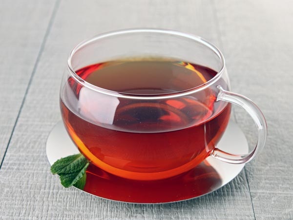 Để tăng cường hệ miễn dịch, chuyên gia khuyên bạn nên uống 1 – 2 tách trà xanh hoặc trà đen mỗi ngày. Tuy nhiên, bạn chỉ nhận được lợi ích tối đa khi uống chúng hàng ngày, không gián đoạn.