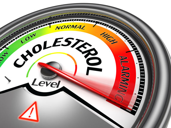 Giảm cholesterol xấu: Hàm lượng chất xơ cao trong cần tây làm giảm cholesterol xấu (LDL). Hợp chất hóa học phthalide có trong cần tây cũng góp phần vào việc giảm cholesterol đáng kể.