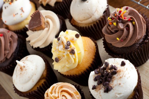 Hạn chế những loại thực phẩm giàu calorie hoặc chia nhỏ ra làm nhiều bữa trong ngày những loại thực phẩm như bánh quy, bánh ngọt, khoai tây chiên và bánh kẹo. Người ta tin rằng cách tốt nhất để giảm mỡ bụng nhanh chóng là tránh đường máu quá cao.