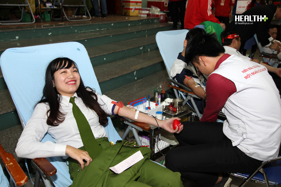 Chủ nhật Đỏ 2016: Ấm áp ngày hội hiến máu cứu người - Ảnh 12