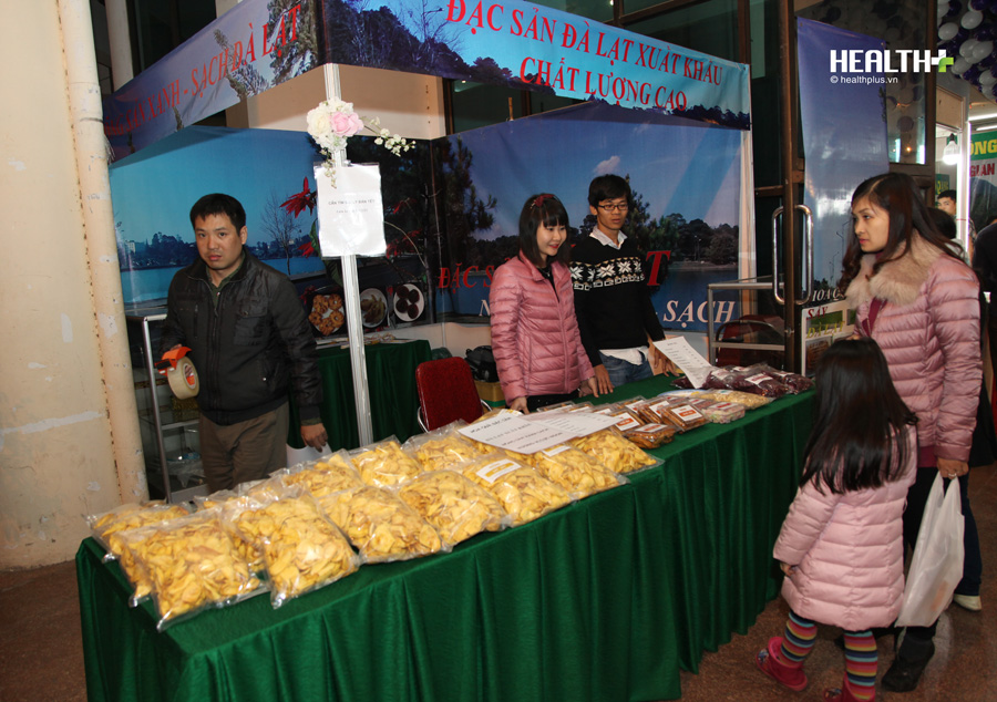 Chợ phiên vùng cao Tây Bắc giới thiệu đến khách tham quan nhiều sản phẩm tiêu biểu, nông, lâm, thổ sản đặc trưng của các làng nghề Lào Cai và các tỉnh vùng cao Tây Bắc