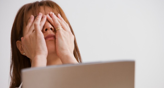 6 thói quen gây hại mắt bạn - Ảnh 4