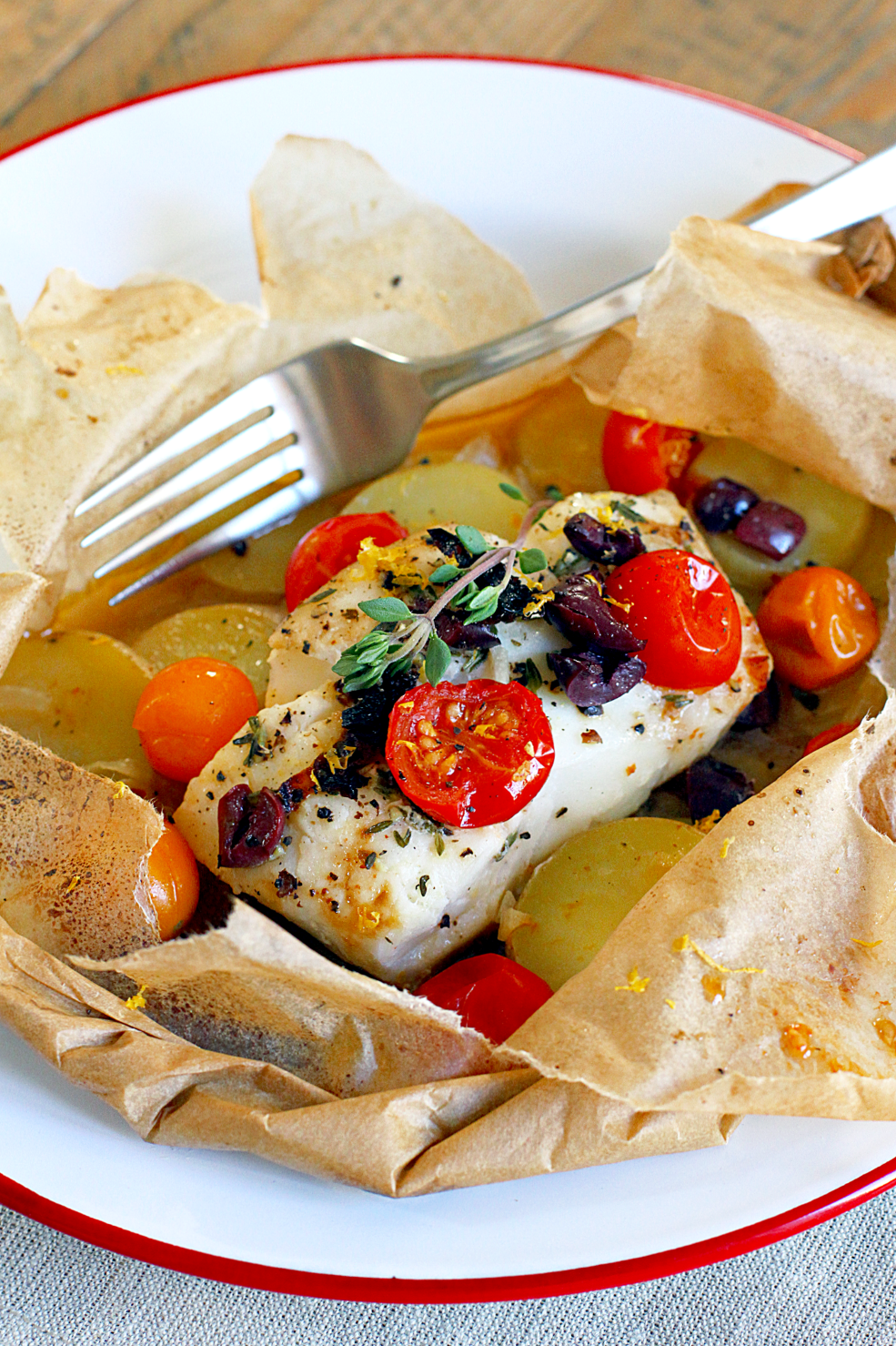 Nướng theo cách này sẽ giúp giữ trọn hương vị của các loại hải sản và rau củ quả đi kèm.