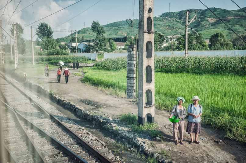 Một cái nhìn chân thực về vùng nông thôn ở Triều Tiên chụp từ trên tàu hỏa