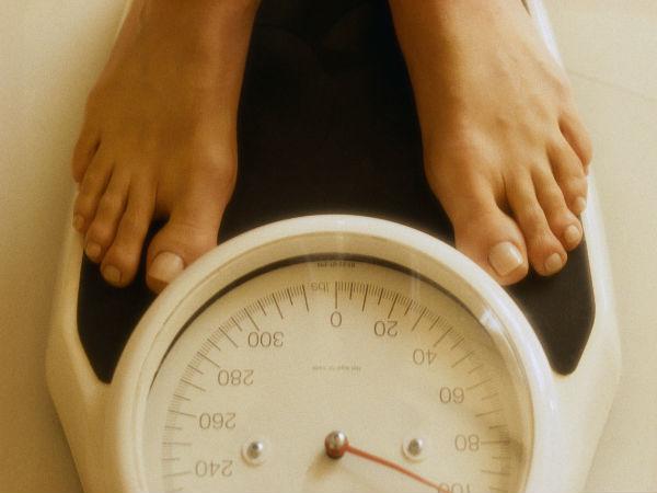 Giảm cân không rõ nguyên nhân: Không phải do tập luyện hay ăn kiêng Giảm cân mà cơ thể đột ngột sút cân thì bạn cũng không nên coi thường. Người bệnh không thể hấp thu tốt thức ăn nên cân nặng nhanh chóng thay đổi. Đây cũng là một dấu hiệu của bệnh ung thư trực tràng không nên bỏ qua