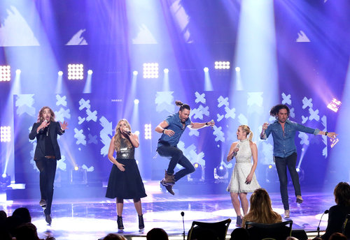 Những khoảnh khắc đáng nhớ tại chung kết American Idol mùa cuối - Ảnh 11