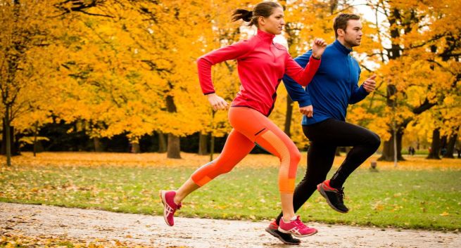 Chạy bộ: Chạy bộ hoặc đi bộ nhanh sẽ làm tăng mức độ hormone serotonin (hormone ảnh hưởng đến tâm trạng). Serotonin tăng lên sẽ giúp bạn cải thiện tâm trạng hiệu quả.