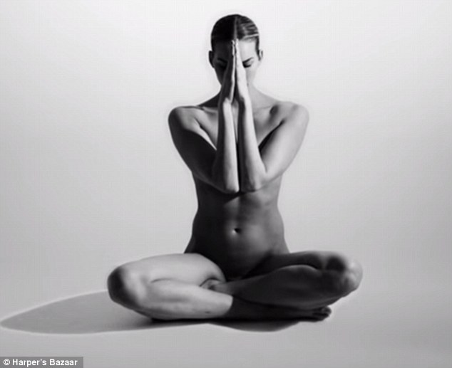 Tài khoản Nude Yoga Girl chia sẻ trước kia mình từng là một người tự ti. Cô thường không hài lòng với những khiếm khuyết cơ thể của bản thân. Và yoga giúp cô biết chấp nhận những nhược điểm cơ thể.
