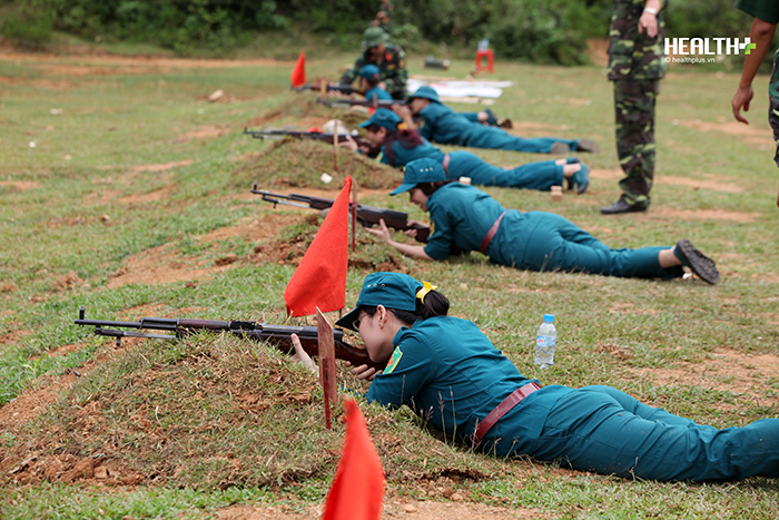 IMC tham gia huấn luyện dân quân tự vệ 2016:  Thực hành bắn đạn thật  - Ảnh 5