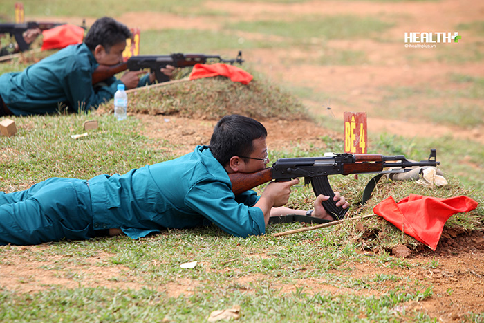 IMC tham gia huấn luyện dân quân tự vệ 2016:  Thực hành bắn đạn thật  - Ảnh 6