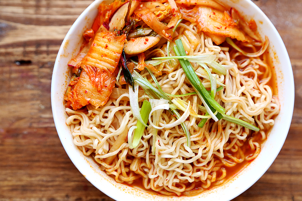 Người Hàn Quốc thường ăn kim chi mỗi ngày và sẽ cảm thấy thiếu trong mỗi bữa ăn nếu không có kim chi.
