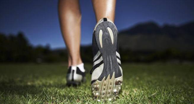 Tập thể dục nghiêm túc: Nếu bạn chưa bao giờ nghiêm túc với các bài tập thể dụng thì bạn nên bắt đầu ngay từ bây giờ. Các bài tập đơn giản như đi bộ hoặc chạy bộ cũng sẽ giúp làm giảm calorie dư thừa trong cơ thể. Dư thừa calorie là 1 yếu tố nguy cơ làm phát triển Ung thư tuyến tiền liệt ở nam giới.